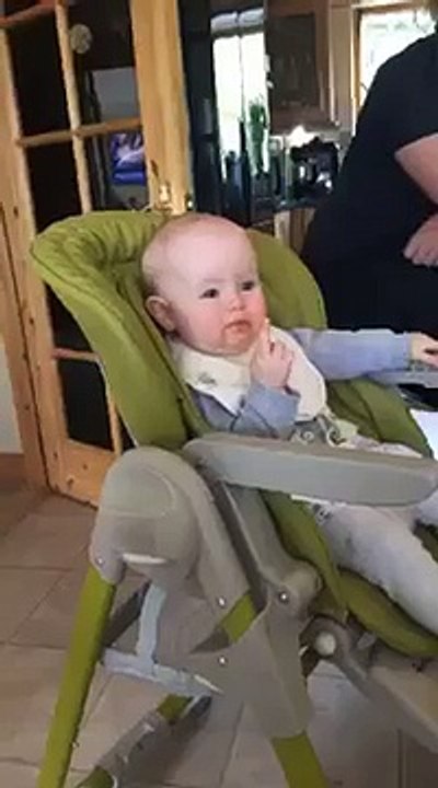baby puts up the middle finger