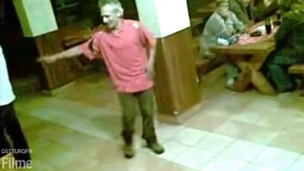 Betrunkener Mann tanzen auf Bubamara