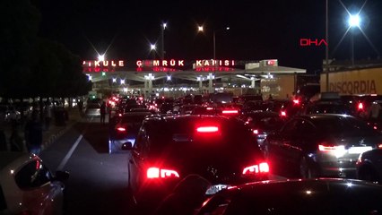 Kapıkule’de çift sıra 6 kilometrelik gurbetçi kuyruğu