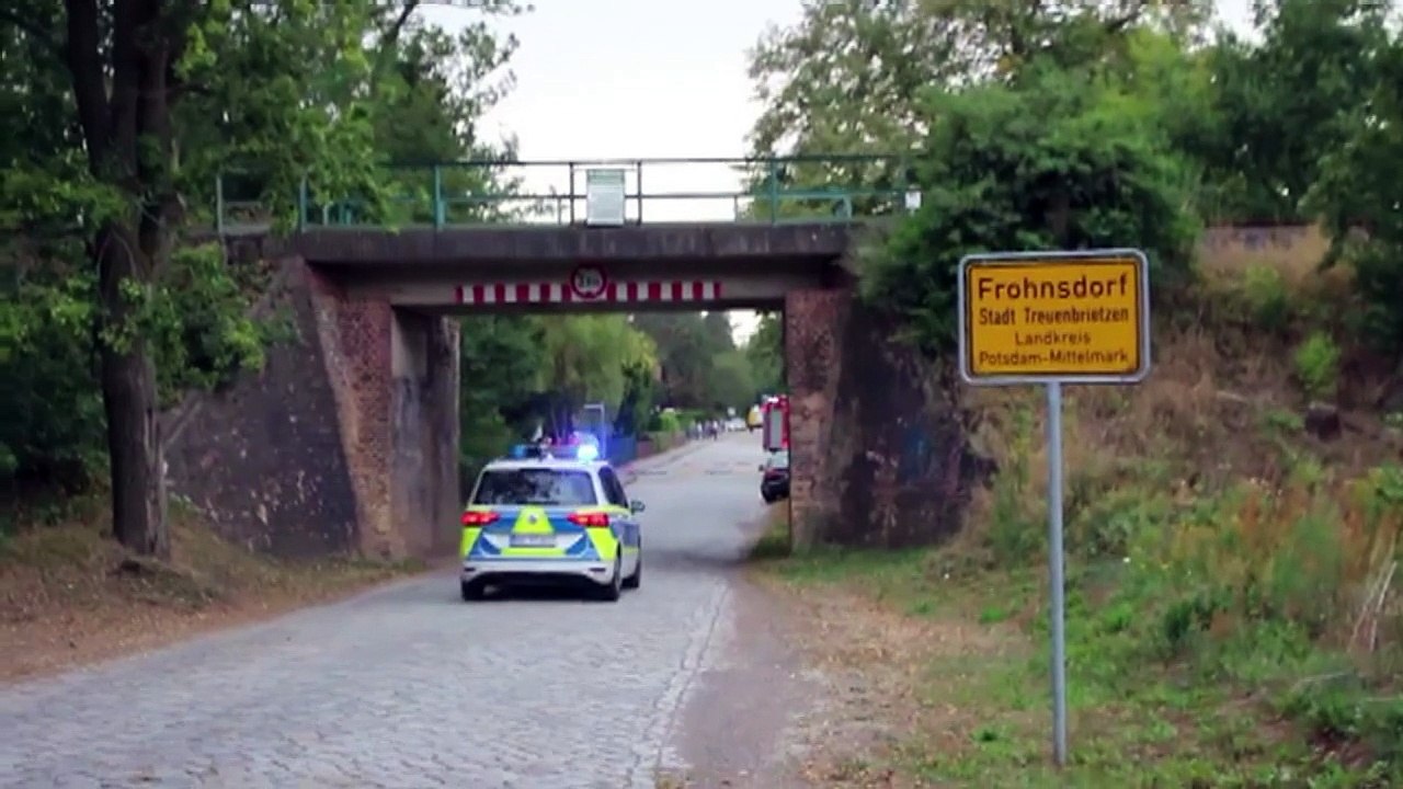 Feuerwehr kämpft gegen Großbrand  bei Berlin