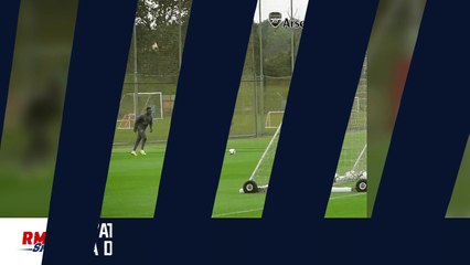 Welbeck régale avec deux frappes de derrière le but à l'entraînement d'Arsenal