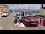 Ksamil/ Motorri i turistëve italianë përplset me një makinë, vdes guraja në gjendje të rëndë burri