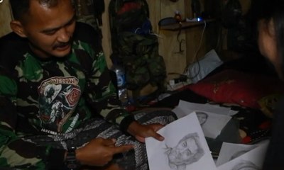 Kegiatan Seru TNI di Balik Pengerjaan Proyek Trans Papua