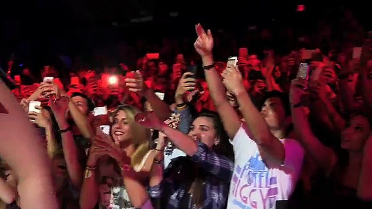 Iggy Azalea Murda Bizness (Vevo Certified SuperFanFest)