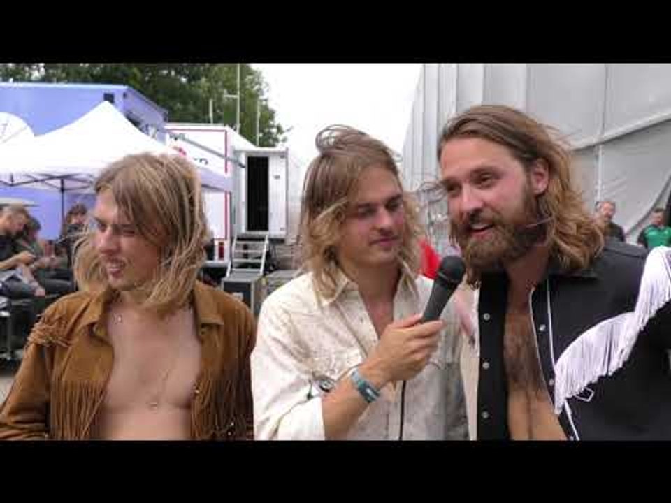 DeWolff verbaast zich over volle Lowlands-tent