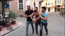 İstanbul Kavgayı Ayırmaya Çalışırken Bacağından Vuruldu