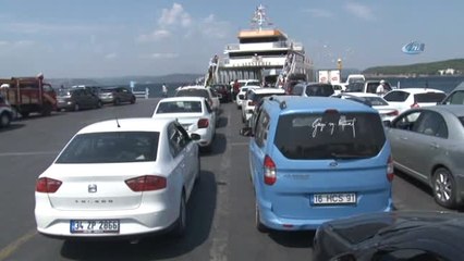 Çanakkale'de Dönüş Yoğunluğu...5 Kilometrelik Araç Kuyruğu Oluştu