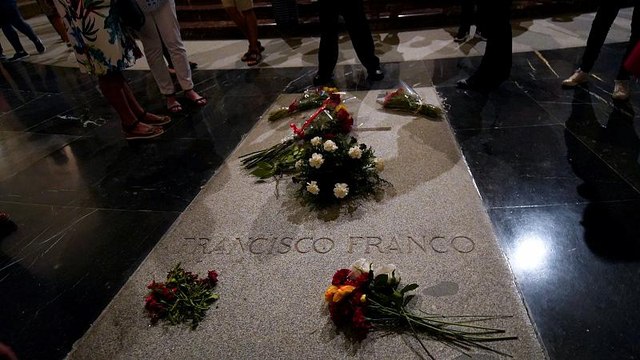 El Gobierno español aprueba la exhumación de Franco del Valle de los Caídos