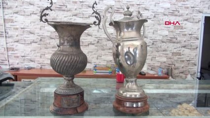Spor Denizlispor'un Çöpten Çıkan Tarihi Kupaları Saksı Oldu