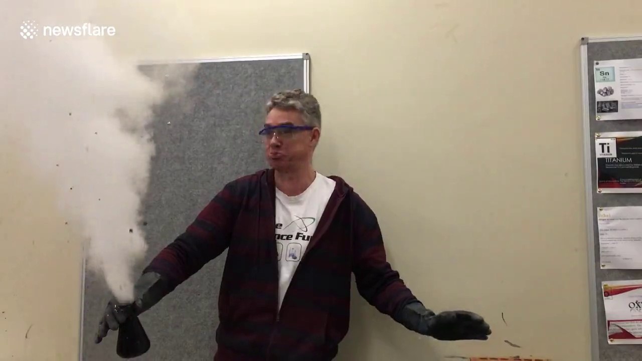 Ce prof de Chimie est surpris par son expérience !