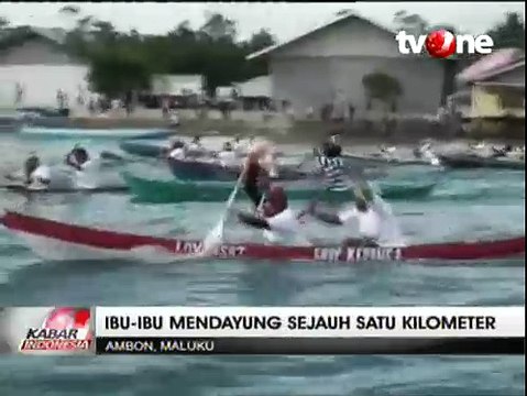 Lomba Dayung Kaum Ibu di Seram Timur