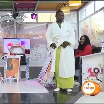 Quand Pape Cheikh Diallo imite les femmes en 'bethio' en direct