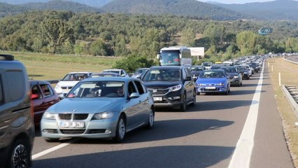 Tatil dönüşü trafik yoğunluğu başladı