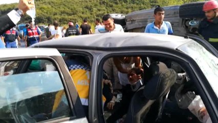 Kontrolden Çıkan Otomobil, Karşı Yönden Gelen Otomobil ile Çarpıştı: 5 Yaralı