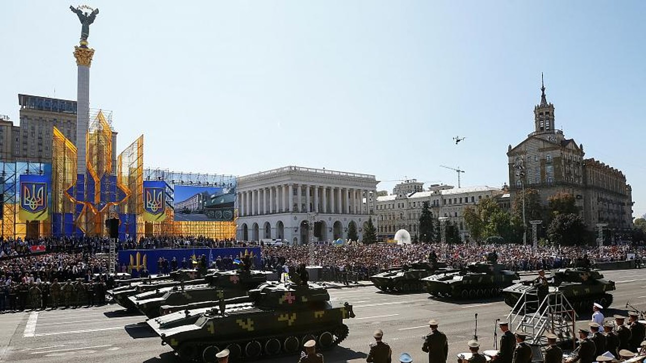Ukraine feiert Unabhängigkeitstag mit großer Militärparade