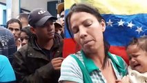 Venezolanos sin pasaporte están entrampados en Tumbes, sin poder entrar a Perú.