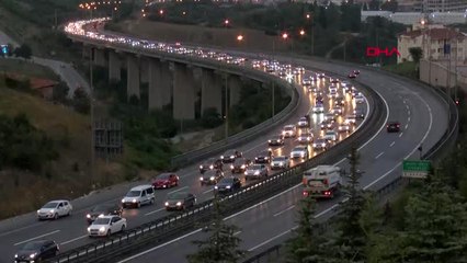 Kocaeli Tem'in Kocaeli Geçişinde 40 Kilometrelik Araç Kuyruğu