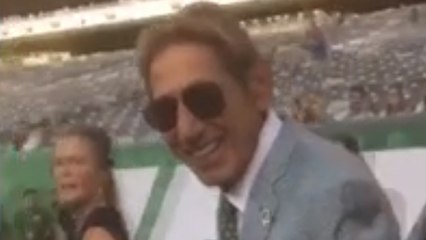Namath makes appearance on sidelines before Giants-Jets