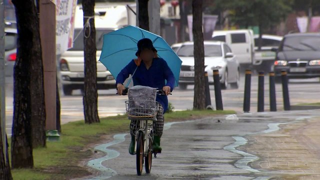 [날씨] 주말 다시 30도 안팎 늦더위...내일 전국 비 / YTN