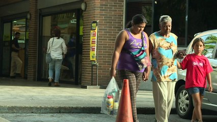 Miedo a la escasez alienta compras en una nerviosa Venezuela