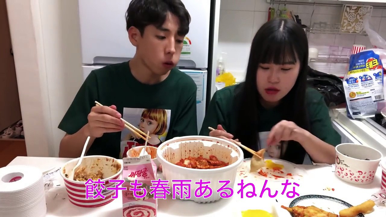 【日韓カップル】韓国でめっちゃ有名なトッポギをたべるよん【먹방】【한일커플】【엽기떡볶이】【高校生】