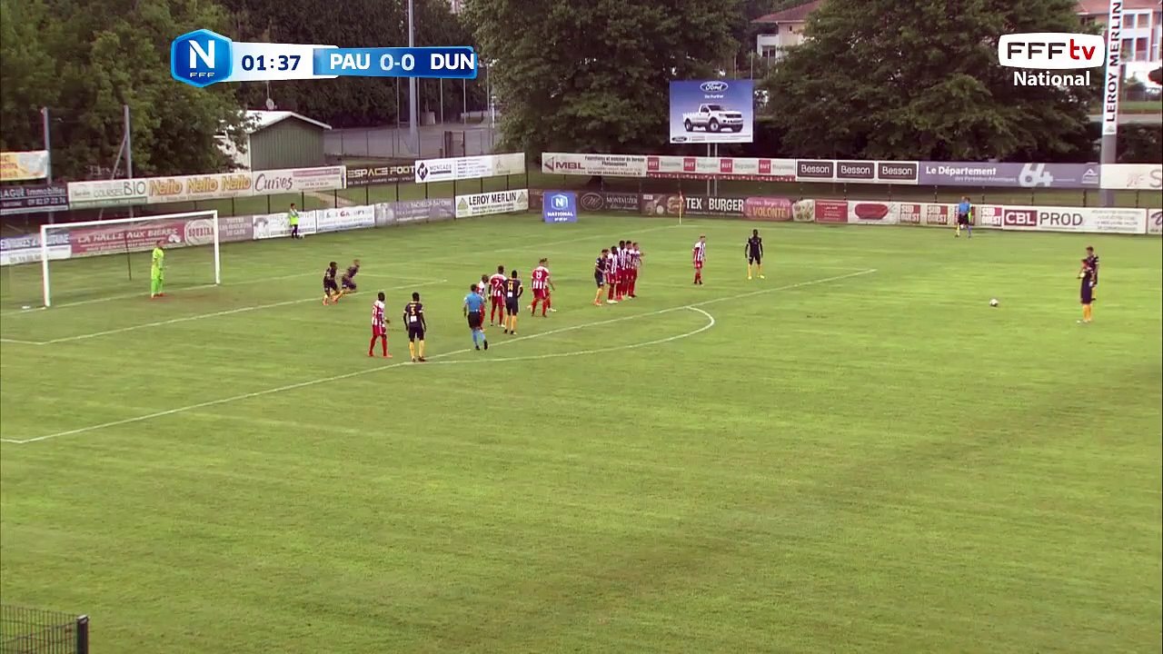 Coup franc largement au dessus des cages.