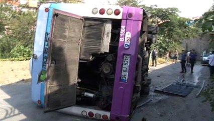 Sarıyer’de yolcu otobüsü 5 metre yükseklikteki bariyeri aşarak devrildi