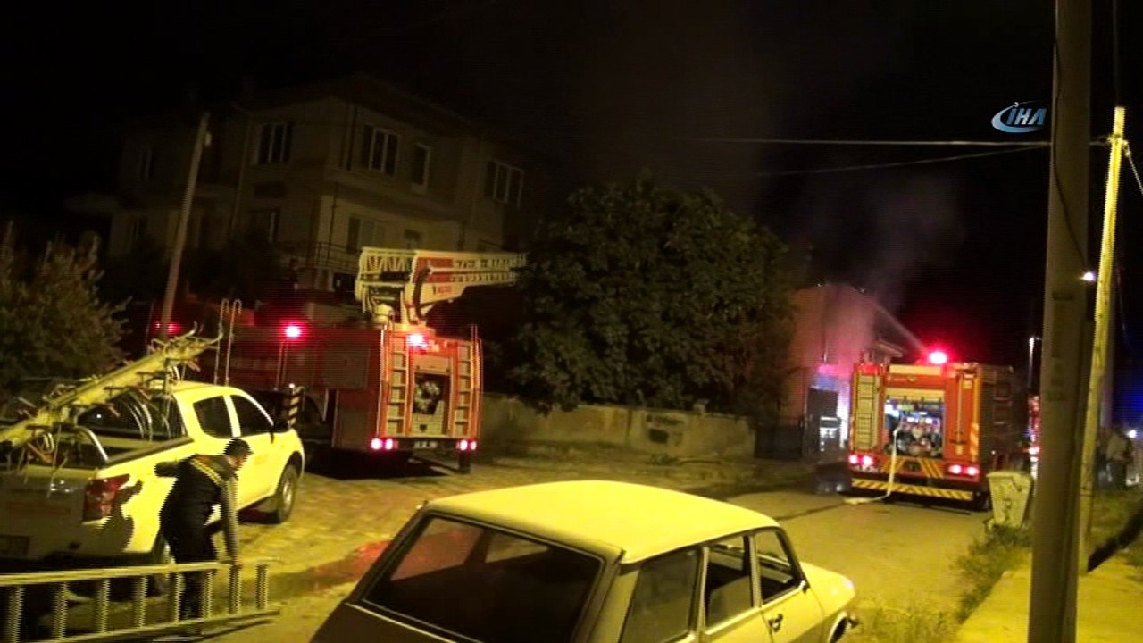Manisa'da korkutan ev yangını