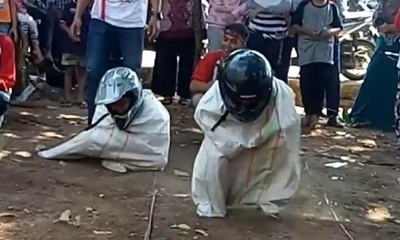 Tải video: Lomba Balap Karung Unik Gunakan Helm