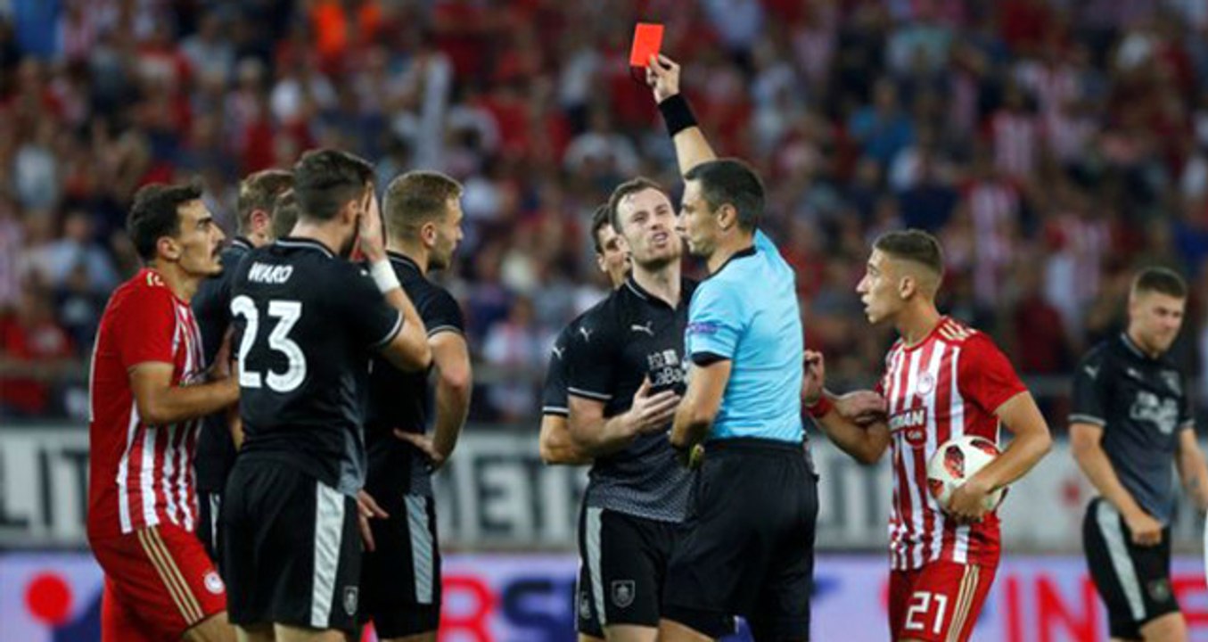 Olympiakos Başkanı Evangelos Marinakis, 13 Adamla Hakem Odası Bastı