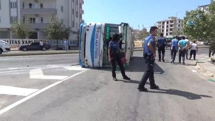 Halk Otobüsü ile Ticari Taksi Çarpıştı: 18 Yaralı