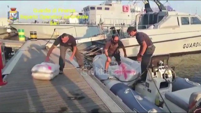 Kapet ne Brindizi gomonia me 535 kg marijuane