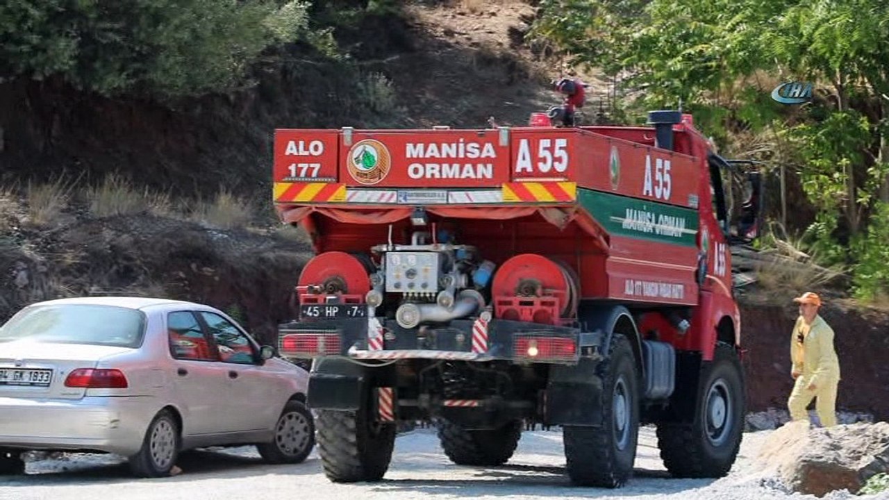 Manisa Spil Dağı'nda çıkan orman yangınında 1 dönümlük alan zarar gördü