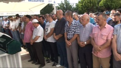 Şile’de ablasını kurtarmak isterken boğulan genç kız, son yolculuğuna beyaz elbisesiyle uğurlandı