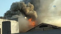 Arnavutköy'de Bir Fabrikada Yangın Çıktı. Olay Yerine Çok Sayıda İtfaiye Ekibi Sevk Edildi