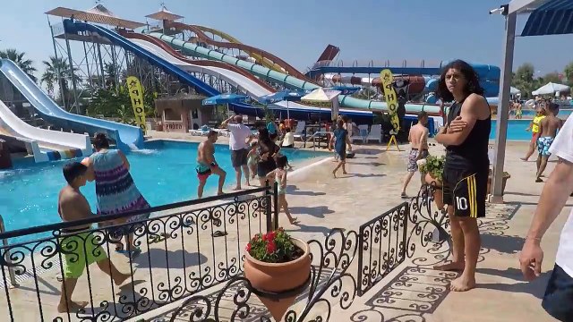 ON TROUVE UN GÉANT TOBOGGANS AQUATIQUES ! INCROYABLE VLOG 2018