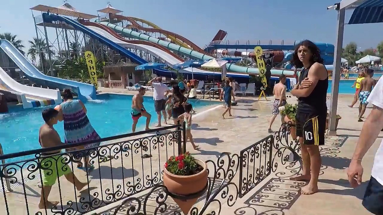 ON TROUVE UN GÉANT TOBOGGANS AQUATIQUES ! INCROYABLE VLOG 2018