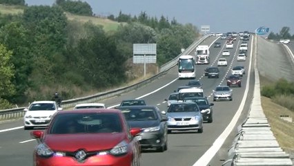 Bolu’da, TEM Otoyolu’nda tatilcilerin yoğunluğu devam ediyor