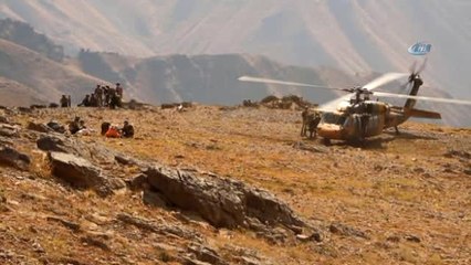 Vali Toprak, Üs Bölgesindeki Askerlerle Bayramlaştı