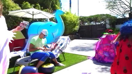 Леди Баг и FNAF Фредди утопили планшет Макса в бассейне