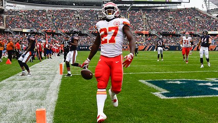 Kareem Hunt outraces defenders for 19-yard TD
