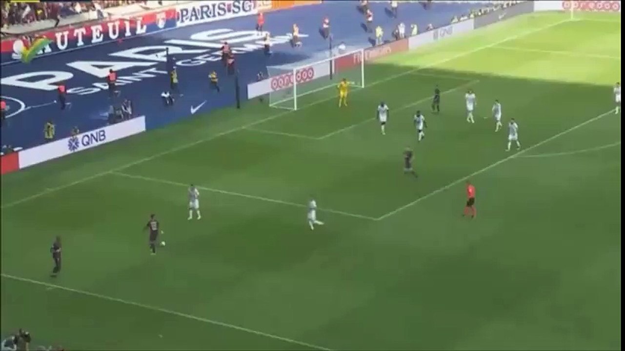 Neymar with a crazy pass vs Angers!