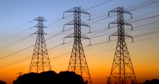 Son Dakika! Siirt'te Yüksek Gerilim Hattı Kabloları Kalabalığın Üzerine Düştü: Çok Sayıda Yaralı Var