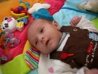 Titou sur son tapis d'éveil