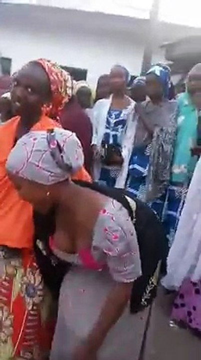 Beautiful Hausa Muslim Girl Dancing... Let me come and be Going...