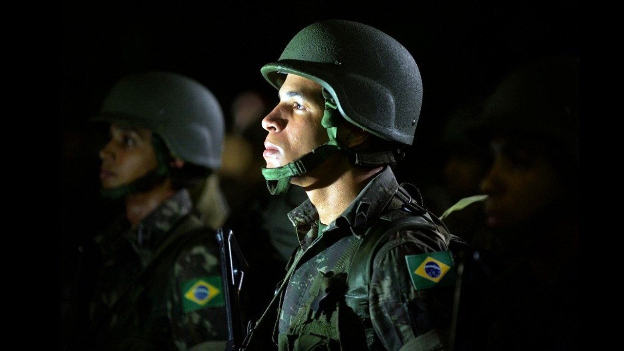 Exercito Brasileiro está fazendo a limpeza no RJ