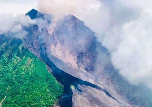 Aerial Footage Shows Eruption of Papua New Guinea's Manam Volcano