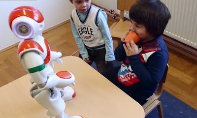 Pacu Interaksi Sosial Anak Autisme dengan Robot