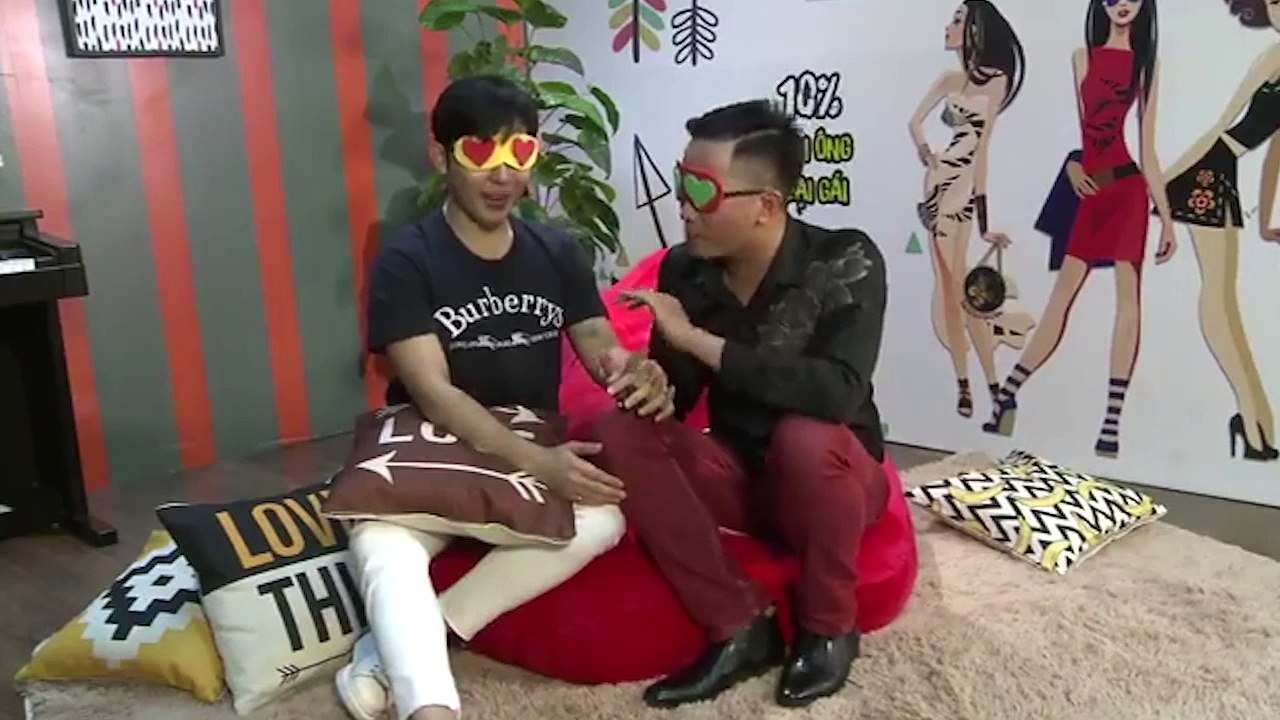 Show hẹn hò tai tiếng nhất 2018 tiếp tục gây "sốc" với cảnh hai người đàn ông ôm hôn ngọt ngào