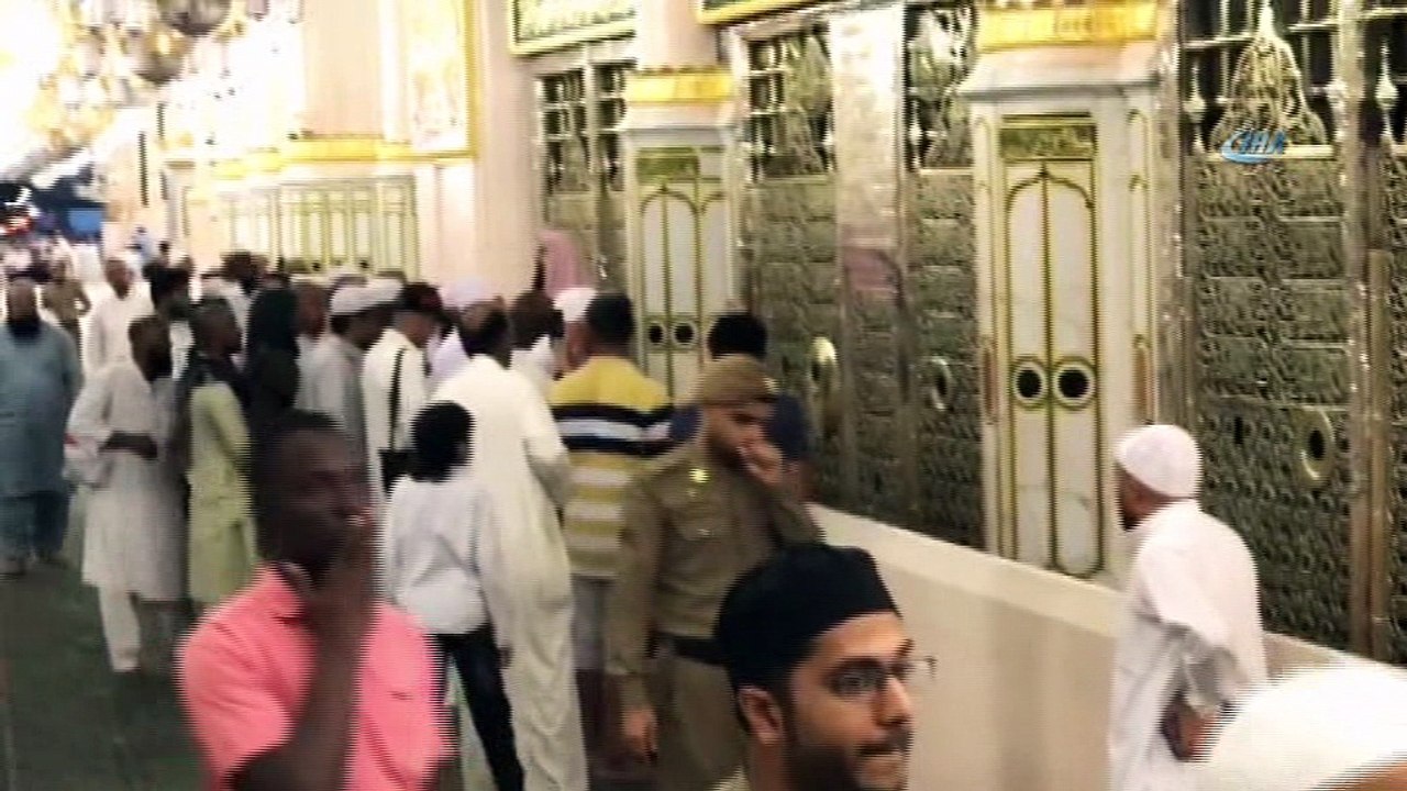 - Hacılar Peygamber Efendimize Koştu- Mekke-i Mükerreme’de Haccın Farzlarını Yerine Getiren 2 Milyon 300 Bin Müslüman, Medine-i Münevvere’de Peygamber Efendimizin Kabrini Ziyaret Ediyor- Baki Kabristanı Ve Uhud Şehitliği’ni De Ziyar...